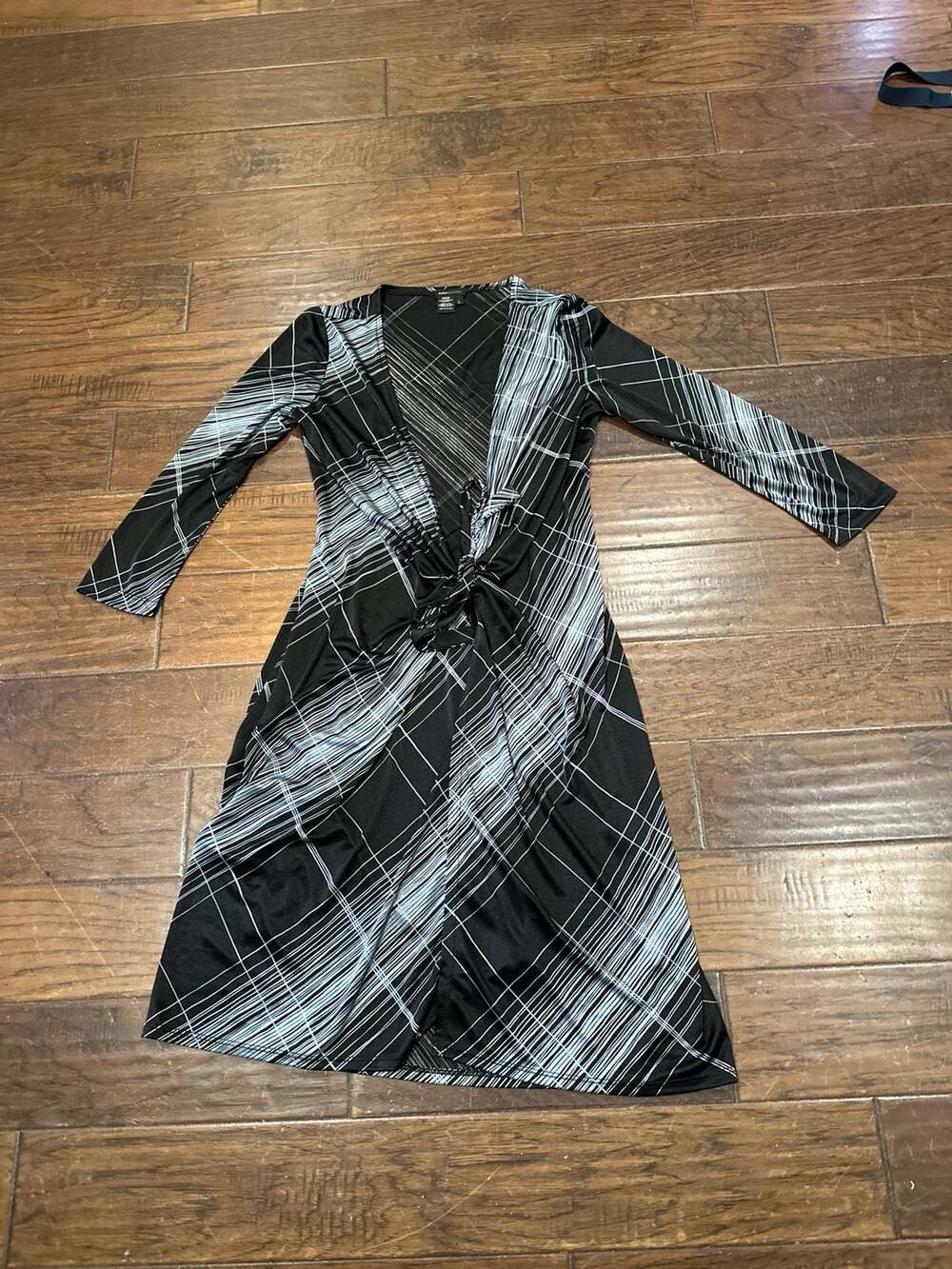 BCBGMAXAZRIA Black & White Geometric Knot Front Long Sleeve Dress Size L